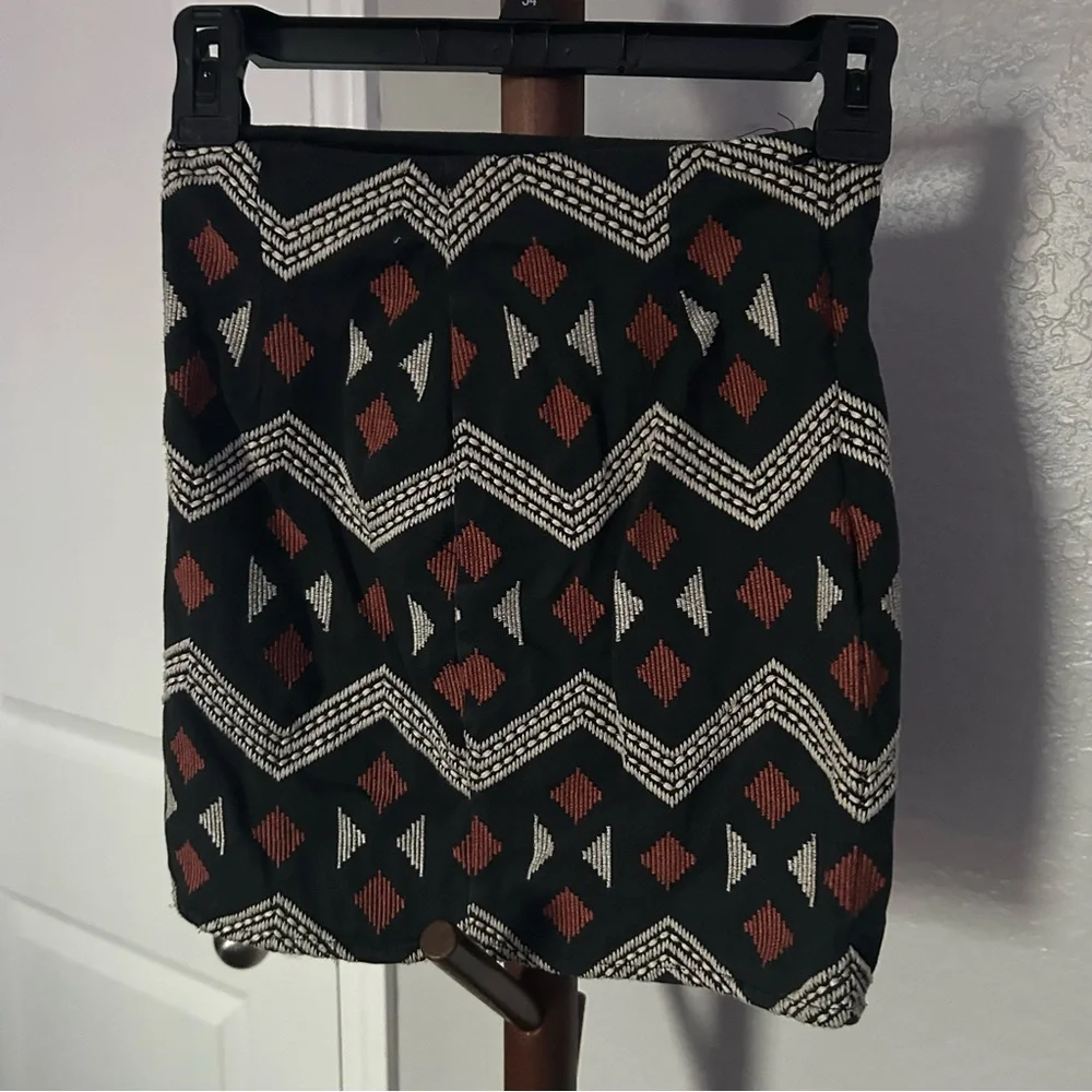 W Vintage Forever 21 Black Geometric Embroidered Mini Skirt Size XS |B27
